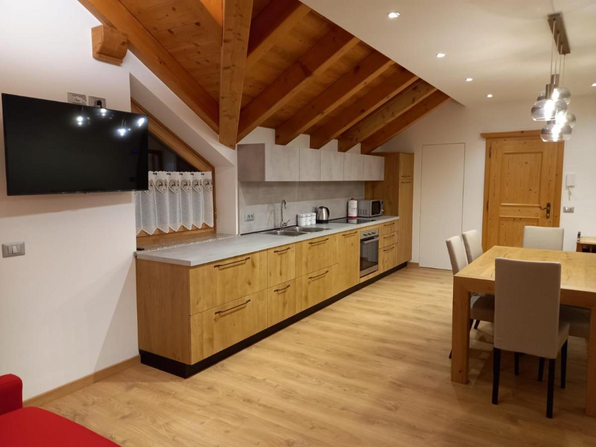 Appartamento Mansarda Patrizia E Franco Val Di Sole คอมเมซซาดูรา ภายนอก รูปภาพ