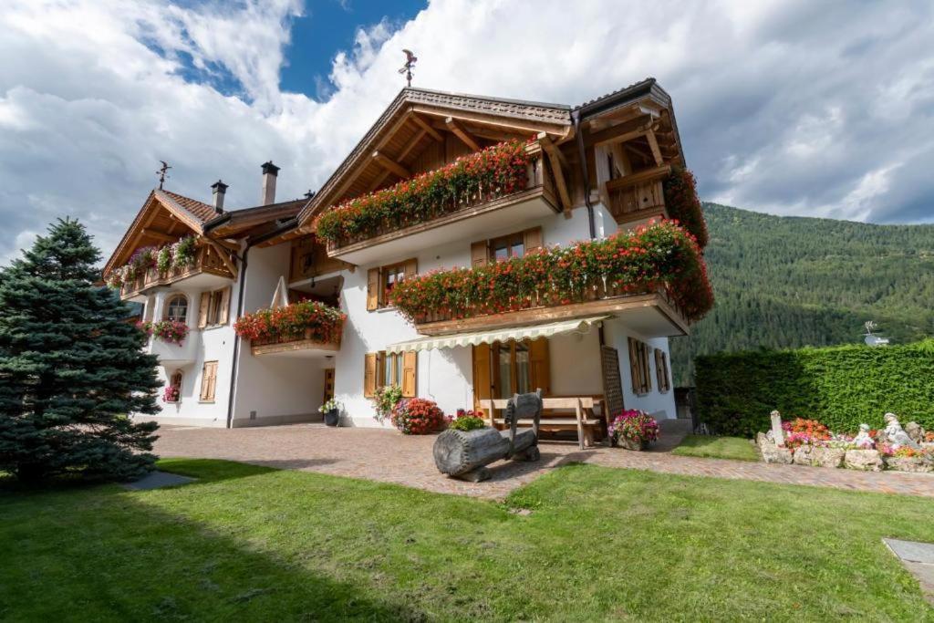 Appartamento Mansarda Patrizia E Franco Val Di Sole คอมเมซซาดูรา ภายนอก รูปภาพ